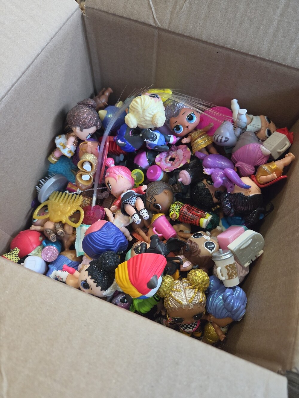 Massive Box Of L.O.L Dolls - Picture 3 of 9